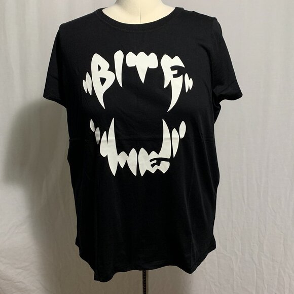 Torrid Tee Shirt Bite Me Vampire Halloween Glow In Dark Classic Fit Plus 5 28 - Picture 1 of 5